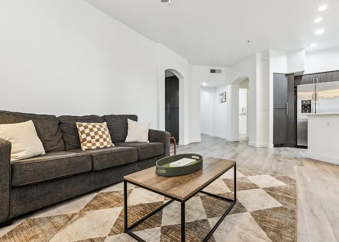 Cozysuites By The Stadium With Pool 28 Apartment Glendale
