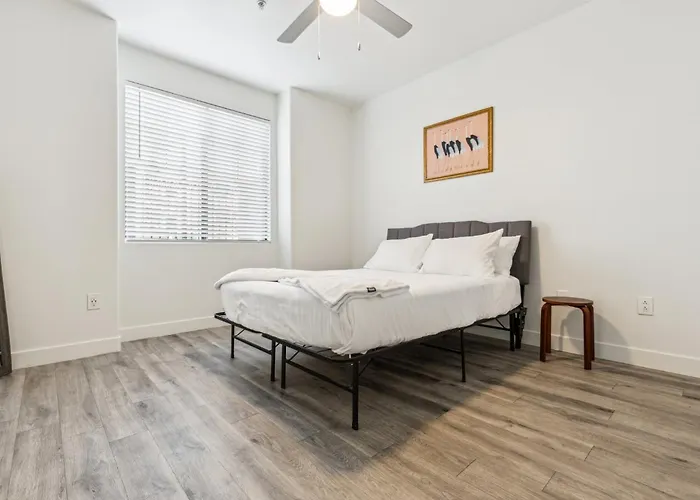 Apartment Cozysuites By The Stadium With Pool 28
