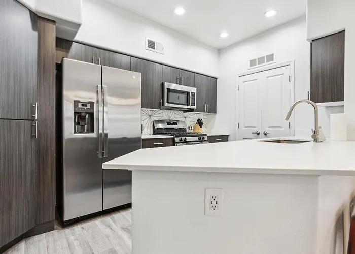 Cozysuites By The Stadium With Pool 28 Apartment