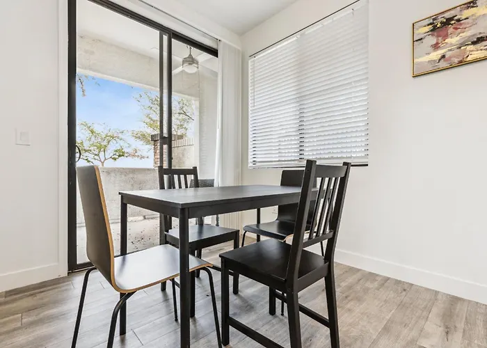 Cozysuites By The Stadium With Pool 28 Apartment