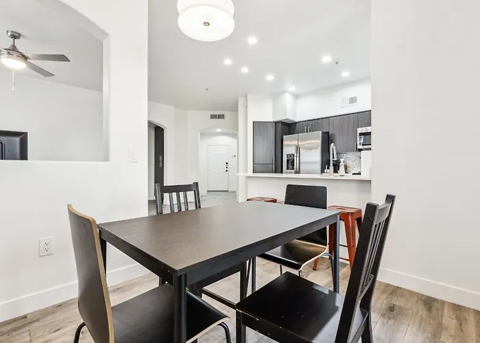 Cozysuites By The Stadium With Pool 28 Apartment