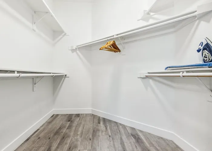 Cozysuites By The Stadium With Pool 28 Apartment