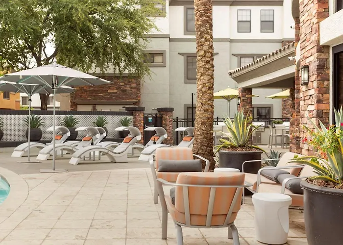Cozysuites By The Stadium With Pool 28 Glendale