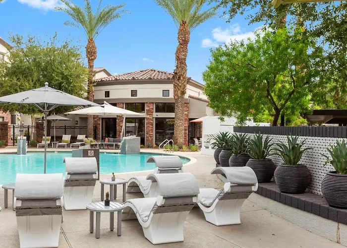 Cozysuites By The Stadium With Pool 28 * Glendale