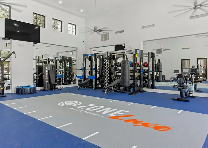 Apartment Cozysuites By The Stadium With Pool 28 *